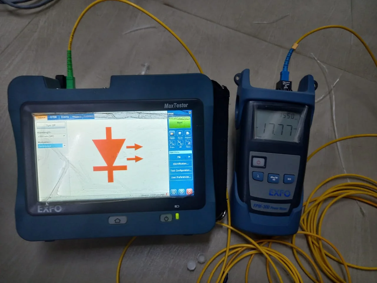 Handheld OTDR optical tester with carrying case