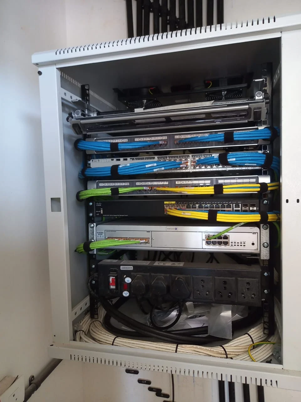 Server and network equipment mounted in rack
